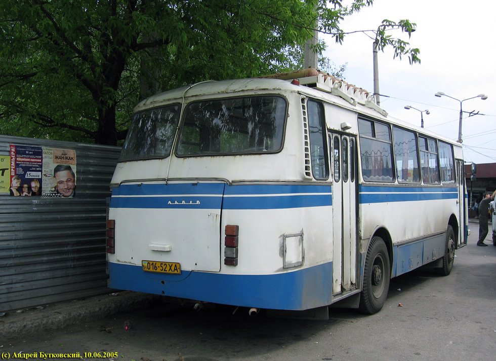 ЛАЗ-695Н гос.# 016-52ХА 242-го маршрута на конечной "Станция метро "Академика Барабашова""