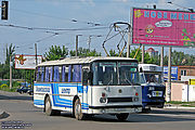 ЛАЗ-697Р гос.# 173-83ХА поворачивает из Рогатинского проезда на улицу Клочковскую