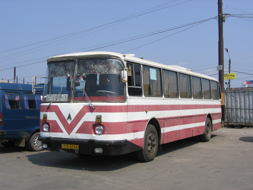 ЛАЗ-699P держ.# 010-62XA маршруту Харків - Вовчанськ на автостанції № 3