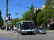 MAN NL222 гос.# AX0464AA 296-го маршрута на улице Деревянко пересекает улицу Балакирева