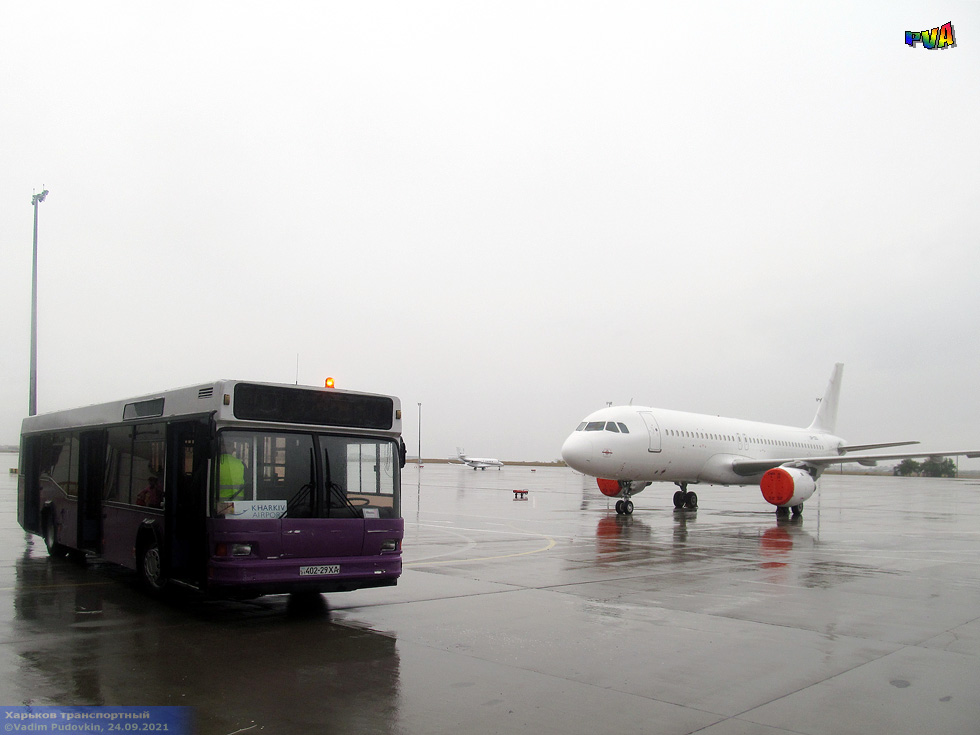 МАЗ-103.002 гос.# 402-29ХА и Airbus A320-212 UR-CSS в международном аэропорте "Харьков"