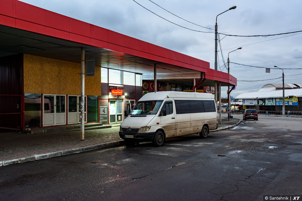 Mercedes-Benz Sprinter 311CDI гос.# АХ2706КН 121-го маршрута на конечной "Станция метро "Академика Барабашова"