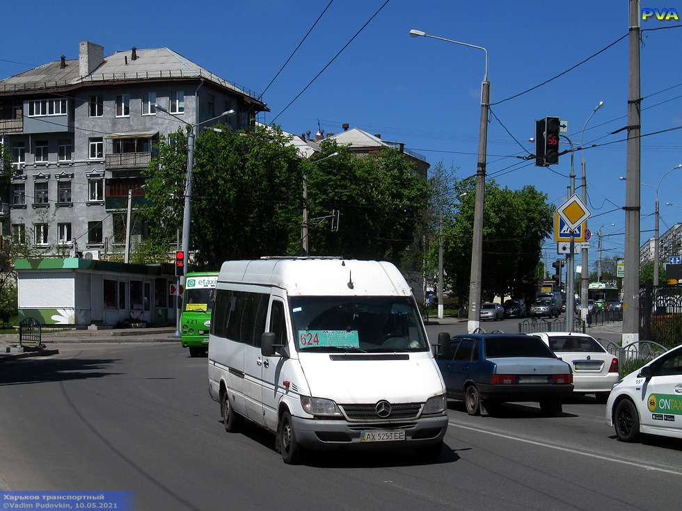 Mercedes-Benz Sprinter 311CDI гос.# АХ5253ЕЕ 1624-го маршрута на улице Дудинской возле переулка Каляева