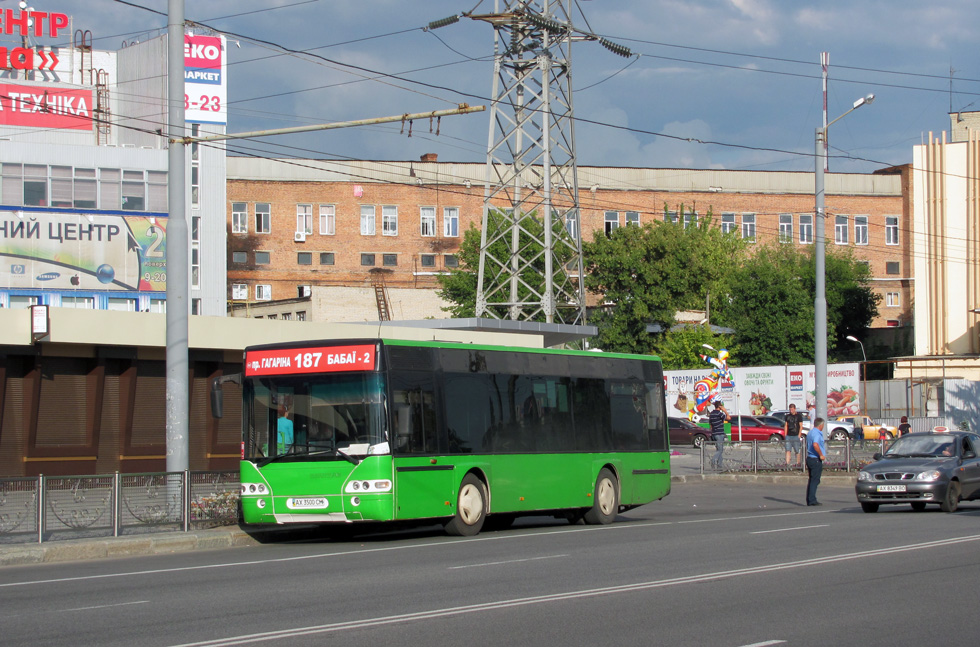 Neoplan N4411 гос.# AX3500CM 187-го маршрута на улице Вернадского возле станции метро "Проспект Гагарина"
