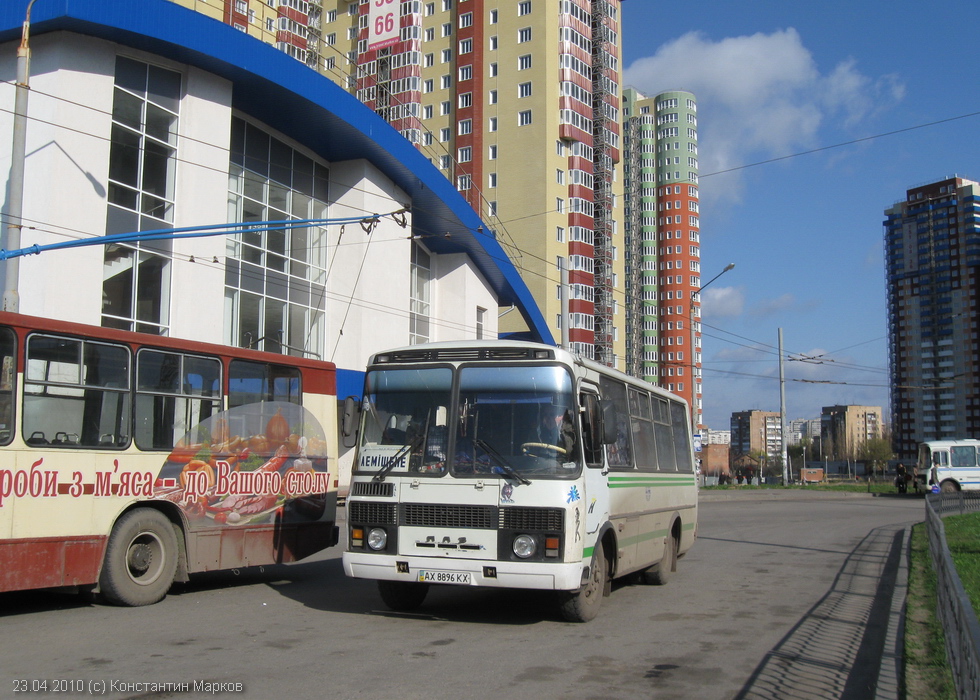 ПАЗ-32054 гос.# АХ8896КХ 1343-го маршрута возле станции метро "23 Августа"