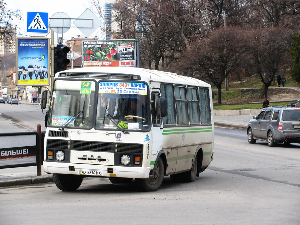 ПАЗ-32054 гос.# АХ8896КХ 648-го маршрута поворачивает с Клочковской улицы на Купеческий мост