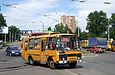 ПАЗ-32051-110 гос.# 017-55ХА 305-го маршрута поворачивает с проспекта Победы на улицу Клочковскую