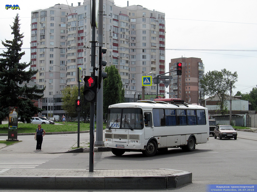 ПАЗ-4234-04 гос.# АА0544РЕ поворачивает с улицы Молочной на проспект Гагарина