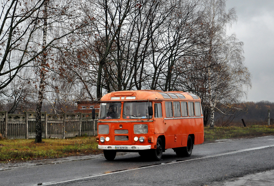 ПАЗ-672М гос.# АХ3618СВ на автодороге Т2111 на окраине пгт. Кочеток