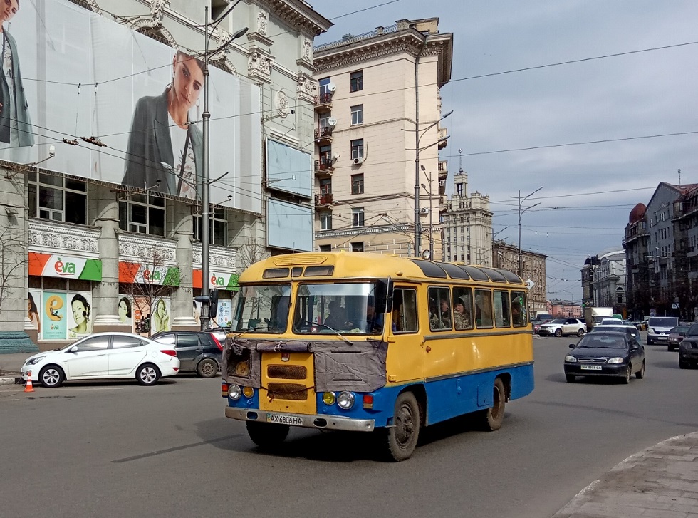 ПАЗ-672M гос.# AX6806HA на Павловской площади