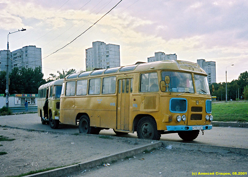 ПАЗ-672М гос.# 4192ХАС 105-го маршрута на конечной остановке "Станция метро "Индустриальная"