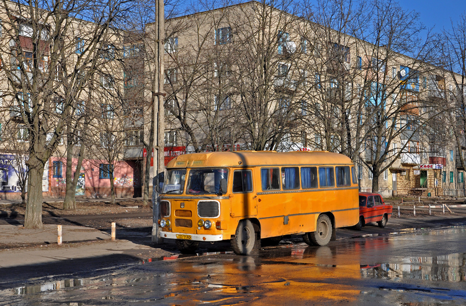 ПАЗ-672М гос.# 022-31АО 330-го маршрута Первомайский - Павловка на улице Комарова в Первомайском