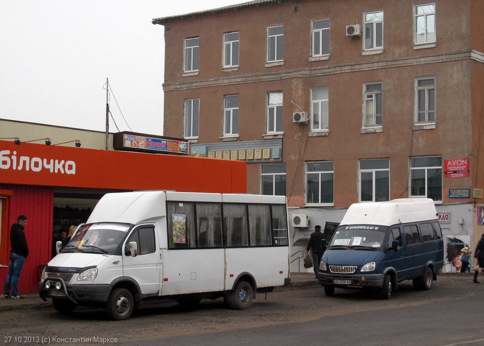 Рута-20 гос.# AX4280BB 26-го маршрута и ГАЗ-32213 гос.# АХ2739АХ 14-го маршрута в Купянске на улице Дзержинского