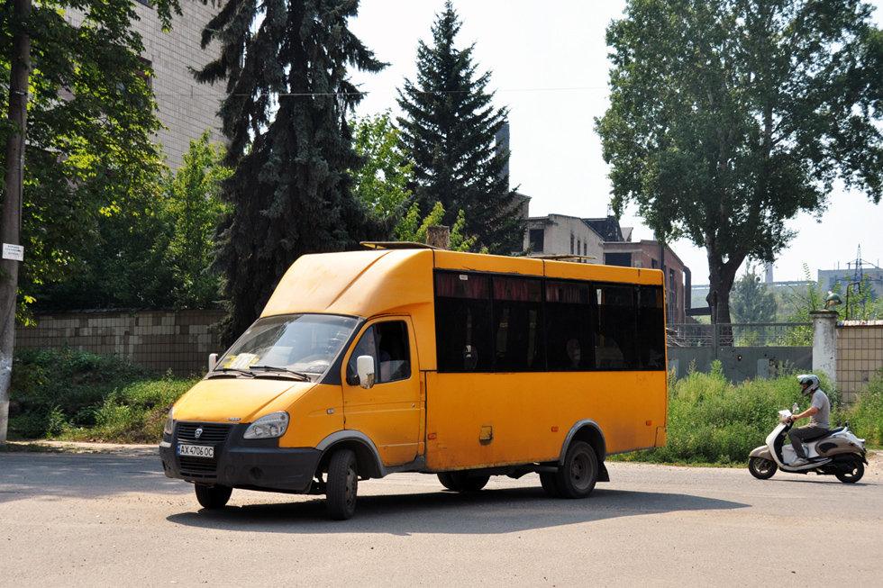 Рута-22 Інва держ.# АХ4706ОС 30-го маршруту в Ізюмі на проспекті Незалежності