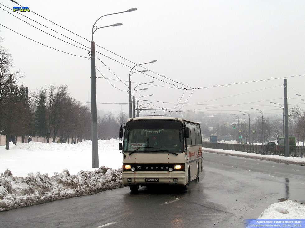 Setra S210H гос.# АХ6160СХ маршрута Красноград — Харьков на проспекте Гагарина возле улицы Ньютона