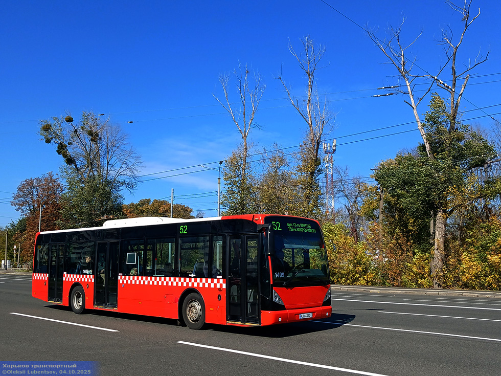 Van Hool New A330 гос.# АХ6618ОТ 52-го маршрута на проспекте Героев Харькова в районе улицы 12-го Апреля