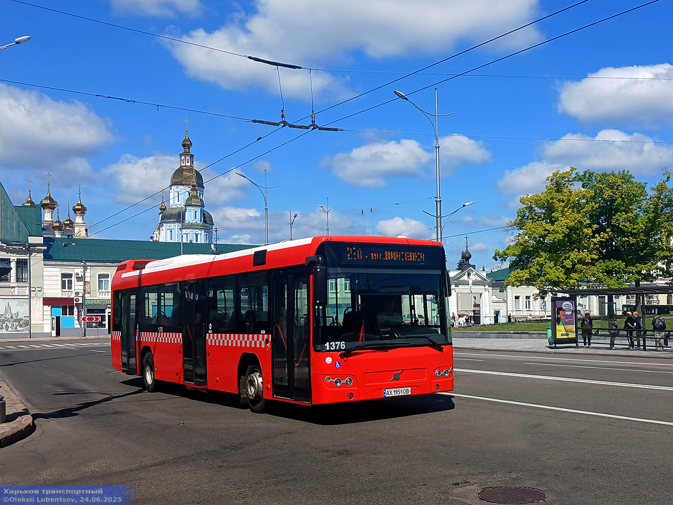 Volvo 7700 гос.# АХ1951ОВ 29-го маршрута в Ярмарочном переулке возле улицы Квитки-Основьяненко