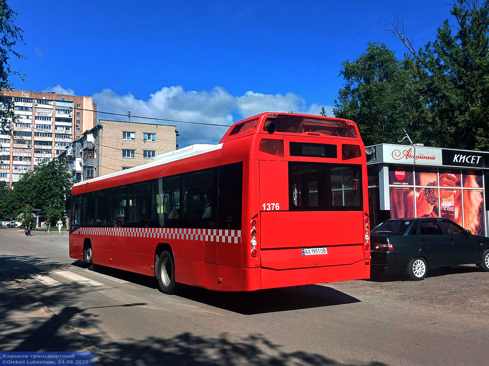 Volvo 7700 гос.# АХ1951ОВ 29-го маршрута на улице Власенко возле дома №3