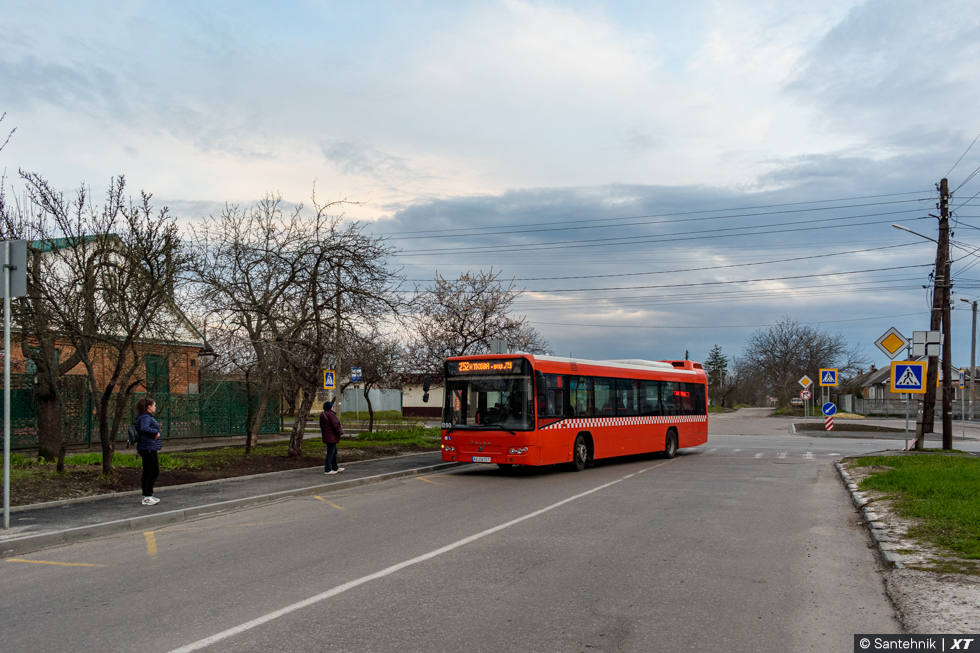 Volvo 7700 гос.# АХ2361ОТ 252-го маршрута на улице Плиточной возле улицы Луи Пастера