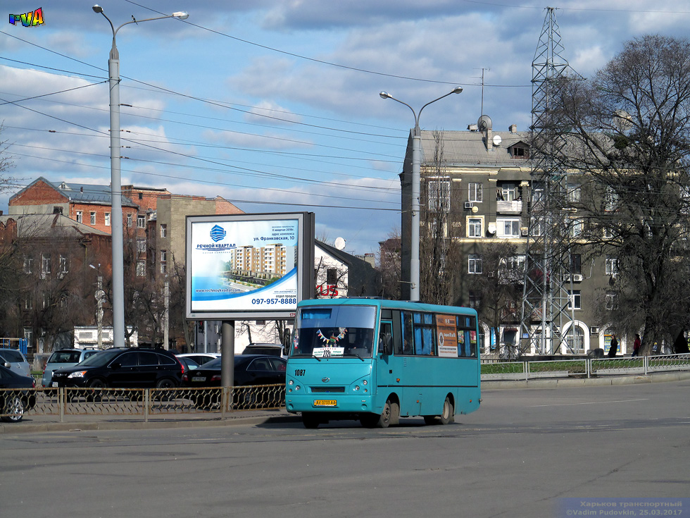 ЗАЗ-А07А1.404 гос.# АХ0733АА 272-го маршрута поворачивает с Харьковской набережной в Армянский переулок