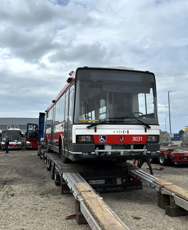 Škoda-21Tr #3031 в Брно на платформе перед отправкой в Харьков