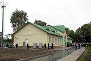Новый вокзал станции Огульцы, вид с привокзальной площади