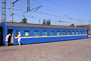Купейный вагон #043 14860 на 1-й платформе станции Харьков-Пассажирский