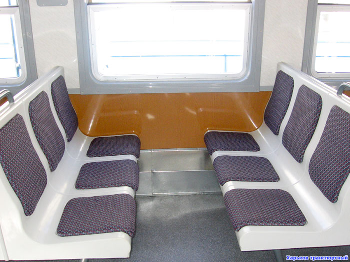 Пассажирские сидения дизель-поезда ДР1А-272 (вагон 3)