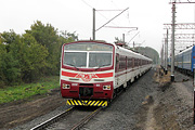 Первый электропоезд с пассажирами (ЕПЛ9Т-013) прибывает на станцию Огульцы со стороны Полтавы