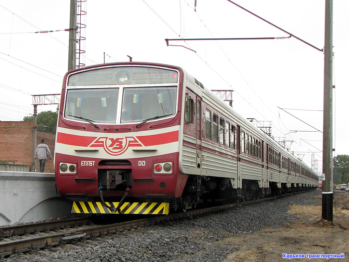 Электропоезд ЕПЛ9Т-013 на станции Огульцы