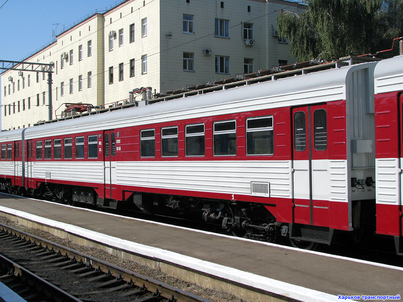 Моторный вагон 08 электропоезда ЕПЛ9Т-015 на станции Полтава-Южная