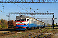 ЭР2-1318 на станции Рогань отправляется в сторону ст. Лосево