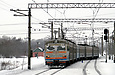 ЭР2Р-7036 поезд №6843 Лосево — Занки на станции Зеленый колодезь подходит к платформе