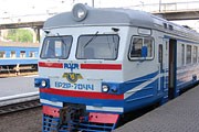 Электропоезд ЭР2Р-7044 на 1-й платформе станции Харьков-Пассажирский