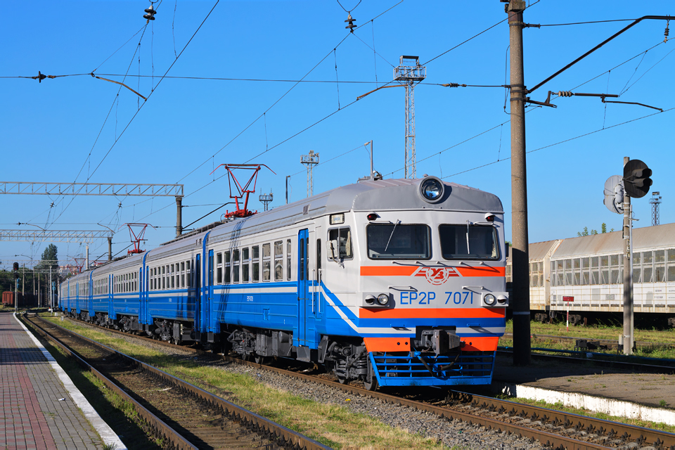 ЭР2Р-7071 на станции Харьков-Балашовский