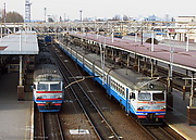 ЭР2-1318 и ЭР2Р-7073 на станции Харьков-Пассажирский