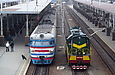 ЭР2-341 и ЧМЭ3Т-6613 на станции Харьков-Пассажирский