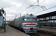 ЭР2-354 поезд №6912 Люботин — Харьков перед отправлением от станции Люботин
