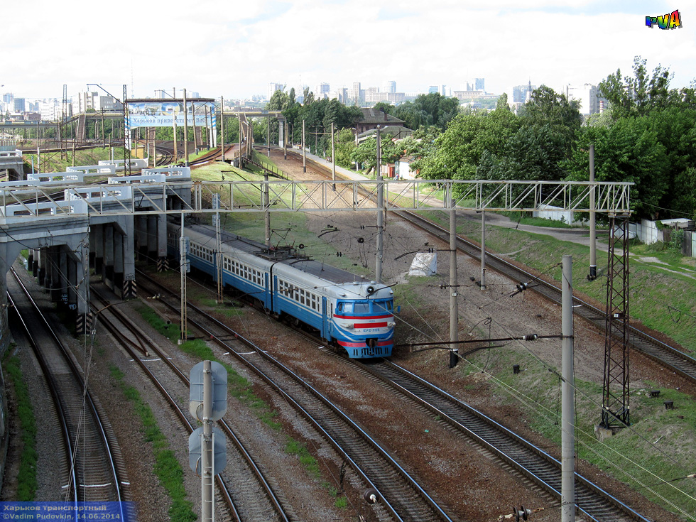 ЭР2-355 на станции Харьков-Пассажирский в районе о.п. Новоселовка