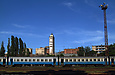 Вагоны ЭР2-48808 и ЭР2-64402 в составе ЭР2-327 на станции Харьков-Пассажирский
