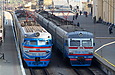 ЭР2-572 и ЭР2Р-7033 на станции Харьков-Пассажирский