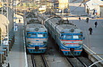 ЭР2-572 и ЭР2-327 на станции Харьков-Пассажирский