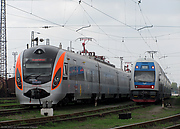 HRCS2-002 и EJ675-02 на станции Харьков-Сортировочный