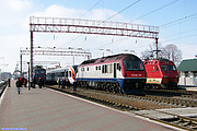 ТЭП150-003, HRCS-002 и ДС3-013 на станции Огульцы после смены локомотива