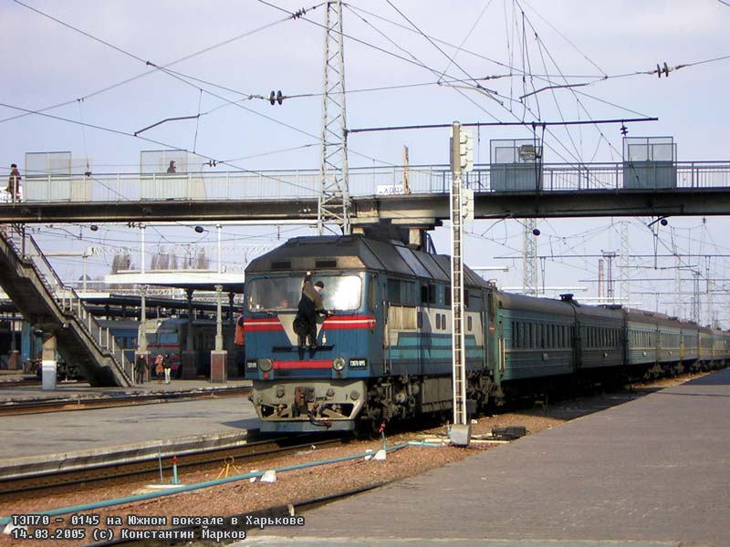 ТЭП70-0145 c пассажирским поездом на станции "Харьков-пассажирский"