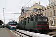 ЭР2-406 и ВЛ82м-036 на станции Харьков-Пассажирский