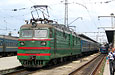 ВЛ82м-044 с поездом №637 Харьков - Купянск на станции Харьков - Пассажирский