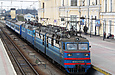 ВЛ82м-048 и ЧС8-016 с составом на станции Харьков-Пассажирский
