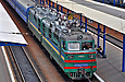 ВЛ82м-060 с пассажирским поездом отправляется от станции Люботин