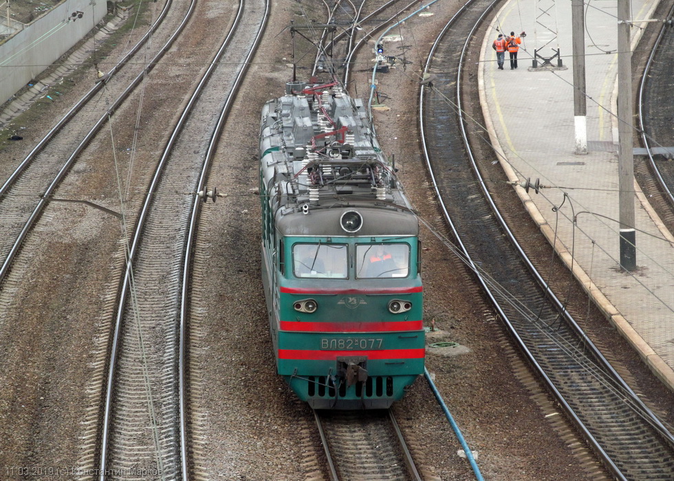 ВЛ82м-077 на станции Харьков-Пассажирский